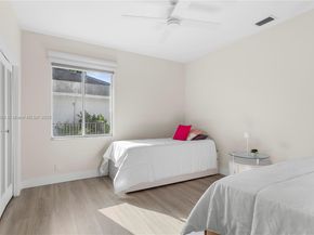 146 Dockside Cir, Weston FL 33327