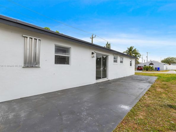 1920 N 66th Ave, Hollywood FL 33024