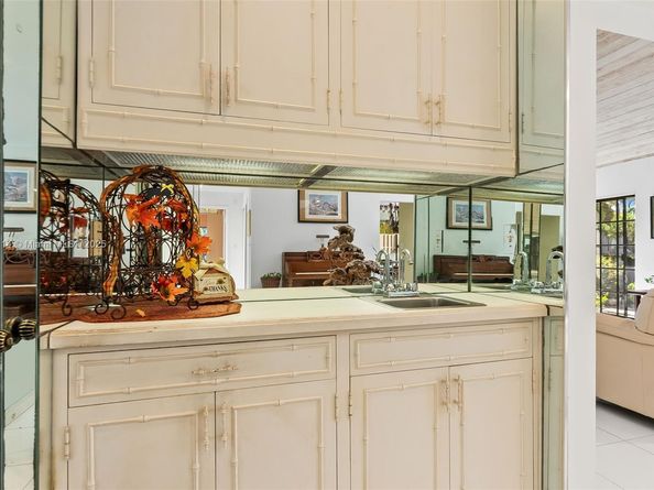 7665 Sierra Dr W, Boca Raton FL 33433