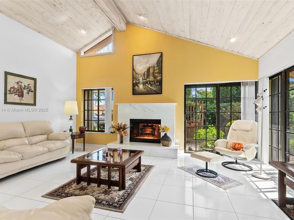 7665 Sierra Dr W, Boca Raton FL 33433