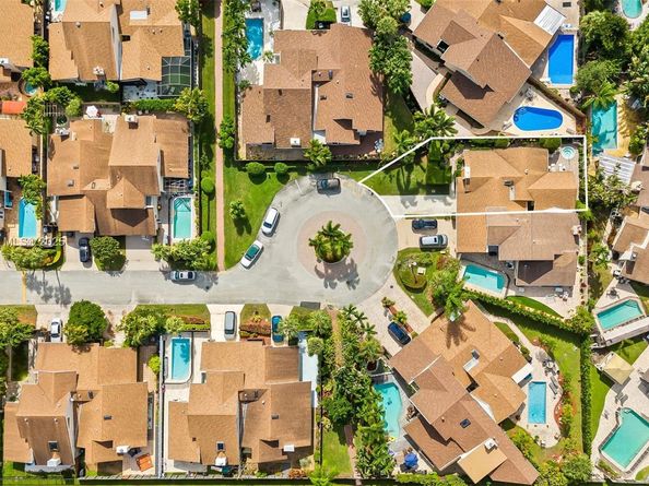 7665 Sierra Dr W, Boca Raton FL 33433