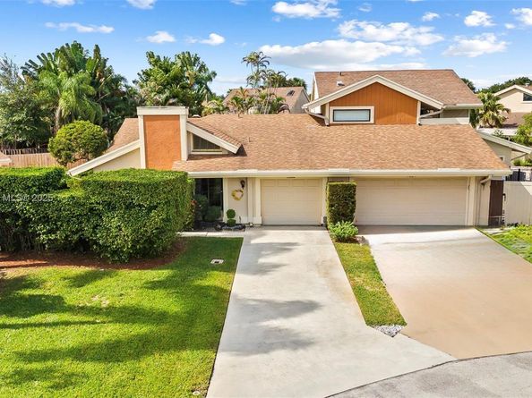 7665 Sierra Dr W, Boca Raton FL 33433