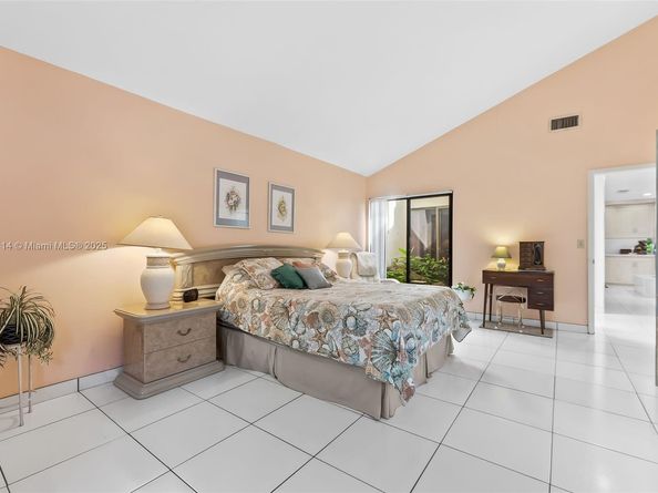 7665 Sierra Dr W, Boca Raton FL 33433