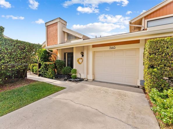 7665 Sierra Dr W, Boca Raton FL 33433