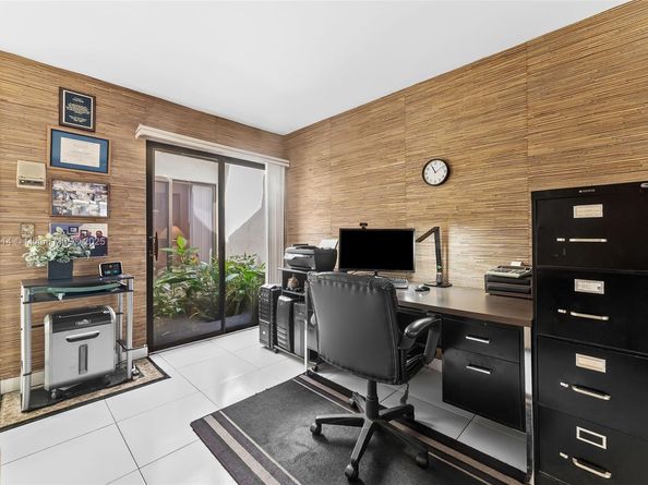 7665 Sierra Dr W, Boca Raton FL 33433