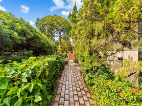 7665 Sierra Dr W, Boca Raton FL 33433