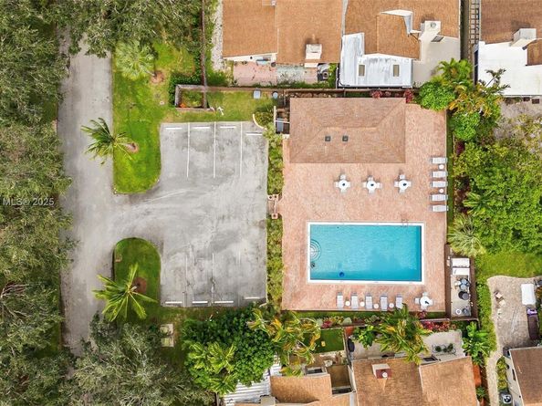 7665 Sierra Dr W, Boca Raton FL 33433