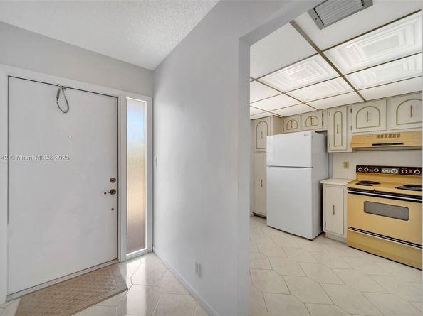 2571 Aragon Blvd 220, Sunrise FL 33322