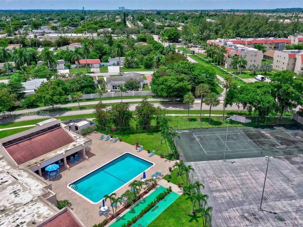 2571 Aragon Blvd 220, Sunrise FL 33322