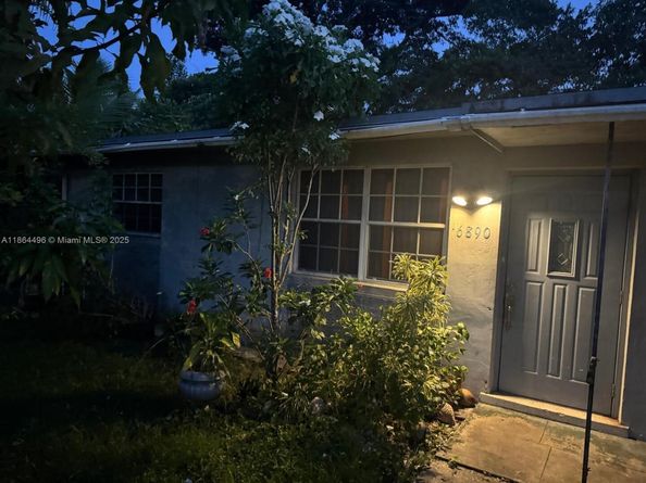 6890 SW 16th Ct, North Lauderdale FL 33068