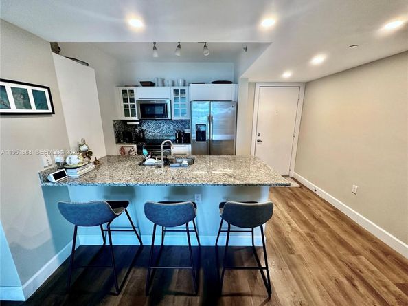 950 Brickell Bay Dr 1905, Miami FL 33131