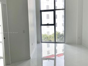 851 NE 1st Ave 412, Miami FL 33132