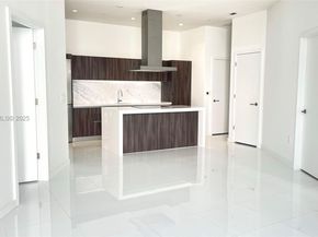 851 NE 1st Ave 412, Miami FL 33132