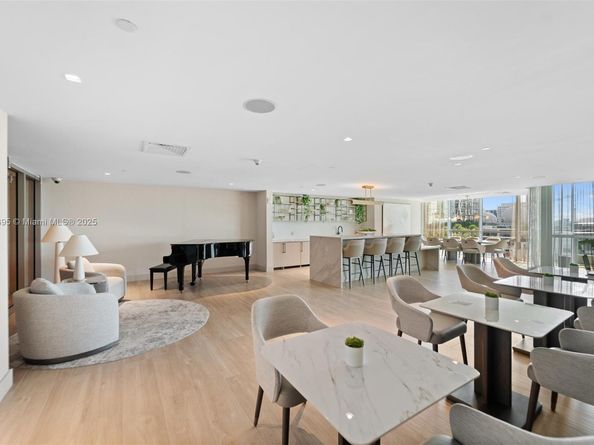 900 Biscayne Blvd 702, Miami FL 33132