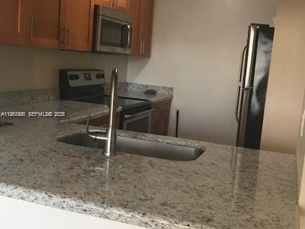 10018 NW 4th St 203, Pembroke Pines FL 33024