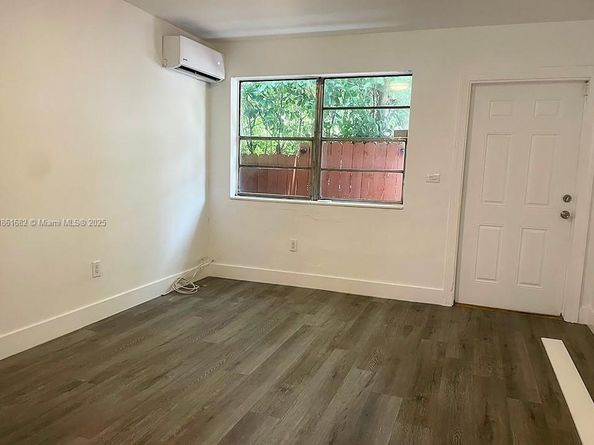 1831 NW 41st St, Miami FL 33142