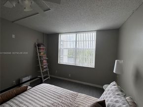 9450 Poinciana Pl 405, Davie FL 33324