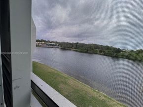 9450 Poinciana Pl 405, Davie FL 33324