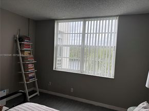 9450 Poinciana Pl 405, Davie FL 33324