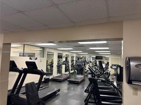 9450 Poinciana Pl 405, Davie FL 33324