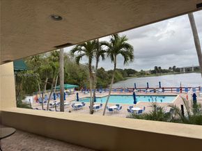 9450 Poinciana Pl 405, Davie FL 33324