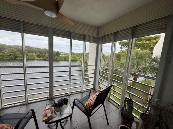 9450 Poinciana Pl 405, Davie FL 33324