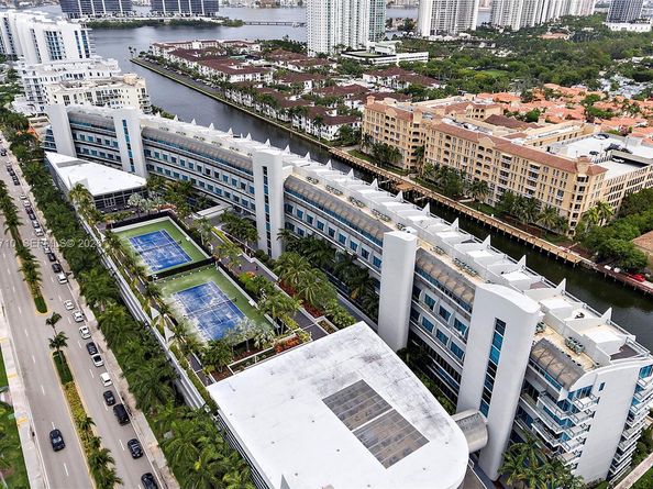 2950 NE 188th St 302, Aventura FL 33180