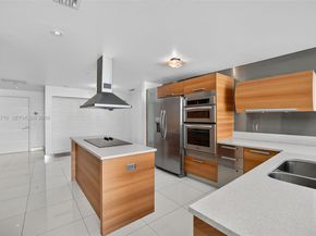 2950 NE 188th St 302, Aventura FL 33180