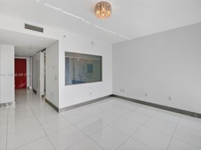 2950 NE 188th St 302, Aventura FL 33180