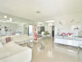 6290 SW 37th St, Miami FL 33155