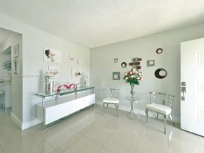 6290 SW 37th St, Miami FL 33155