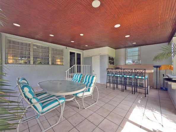 6290 SW 37th St, Miami FL 33155