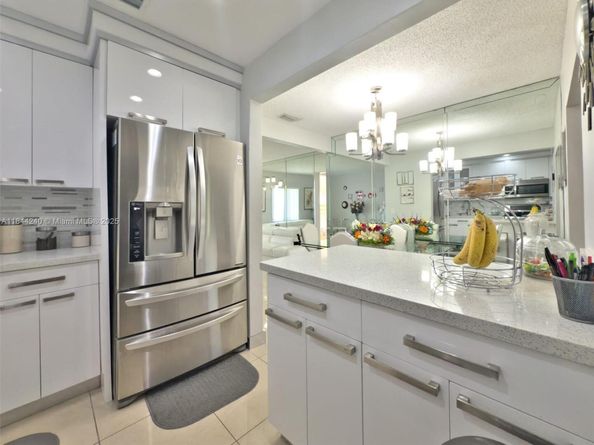 6290 SW 37th St, Miami FL 33155