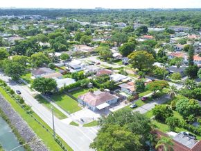 6290 SW 37th St, Miami FL 33155