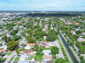 6290 SW 37th St, Miami FL 33155