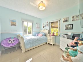 6290 SW 37th St, Miami FL 33155