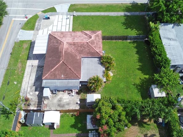 6290 SW 37th St, Miami FL 33155