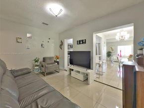 6290 SW 37th St, Miami FL 33155