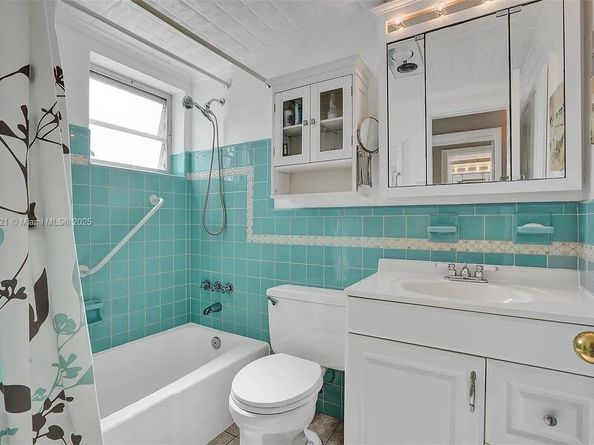 16901 NE 13th Ave 209, Miami FL 33162