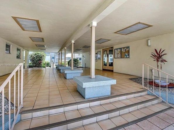 16901 NE 13th Ave 209, Miami FL 33162
