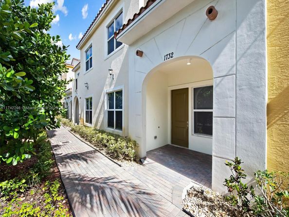 1732 NW 124th Pl, Pembroke Pines FL 33028