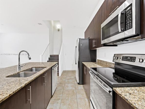 1732 NW 124th Pl, Pembroke Pines FL 33028