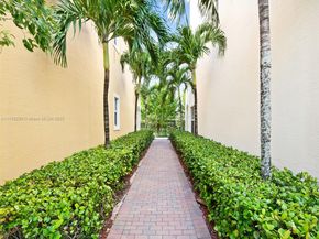 1732 NW 124th Pl, Pembroke Pines FL 33028