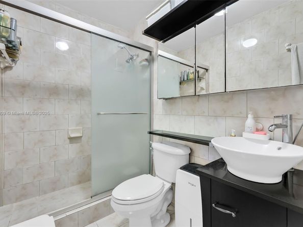 3661 SW 9th Ter 207, Miami FL 33135