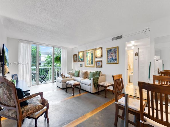 3661 SW 9th Ter 207, Miami FL 33135