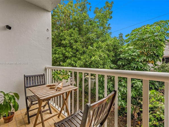 3661 SW 9th Ter 207, Miami FL 33135