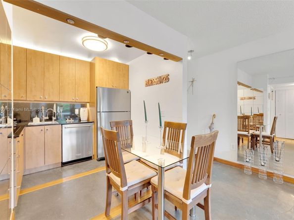 3661 SW 9th Ter 207, Miami FL 33135