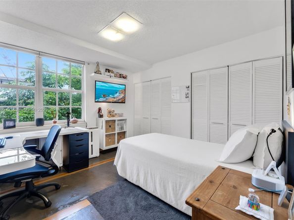 3661 SW 9th Ter 207, Miami FL 33135