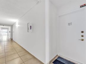 3661 SW 9th Ter 207, Miami FL 33135