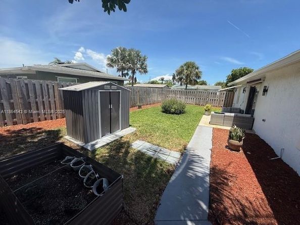 671 SW 14th St, Deerfield Beach FL 33441